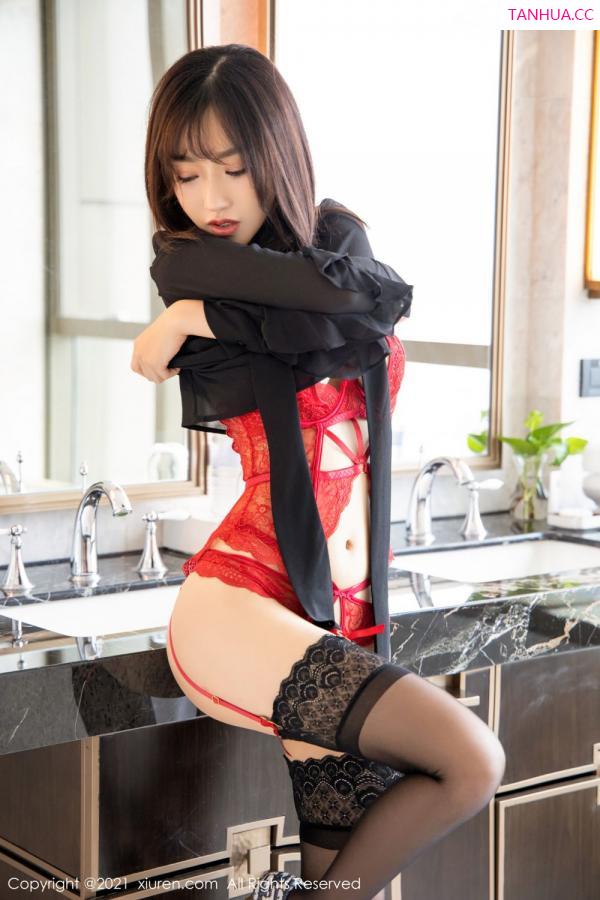 西门小玉  粉墨少女西门小玉 鲜艳多姿猩红服饰第61张图片